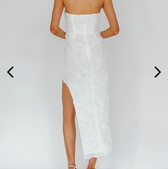 Elegant White Strapless Dress - Picture 2 of 14